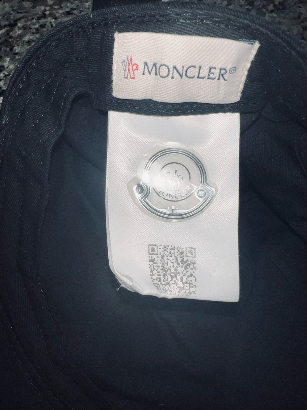 Moncler hat - Picture 3 of 3